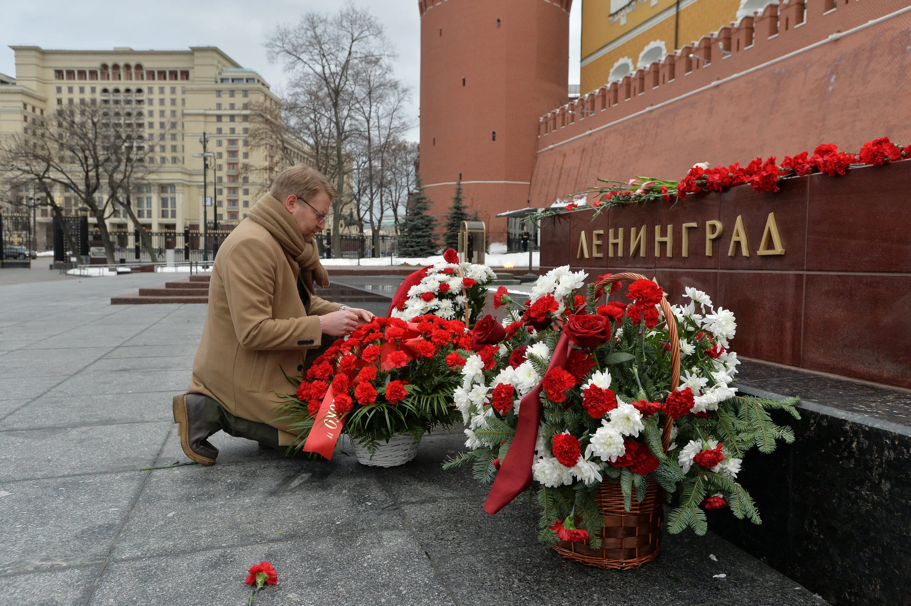 Как сегодня чтут память о блокаде ленинграда. Снятие блокады Ленинграда. Блокадные ленинградцы. Ленинградский день Победы.