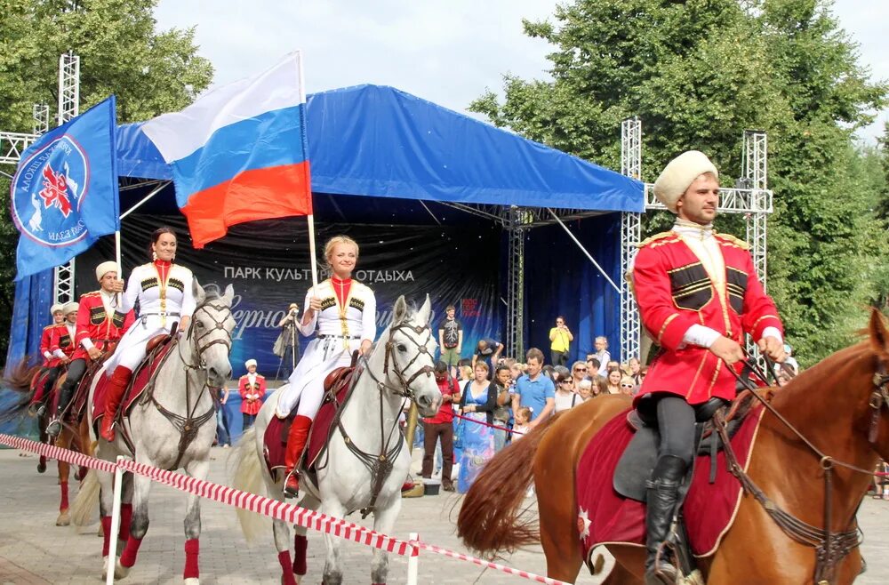 Кремлевская верховая езда. Шоу “Кремлевская школа верховой езды”. КШВЕ джигитовка. Кремлевская школа верховой езды ВДНХ. Кремлевская школа верховой езды, конно - спортивный клуб.