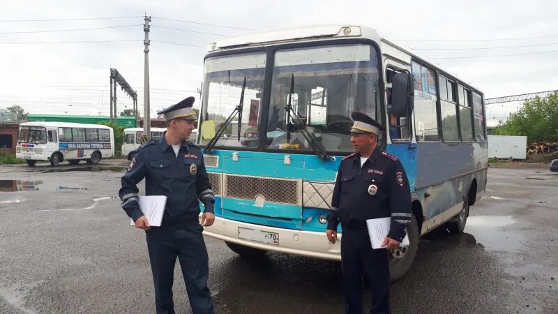 Водитель автобуса паз. ПАЗ дорожная служба. Водитель автобуса Томск. Автобус ПАЗ дорожная служба.