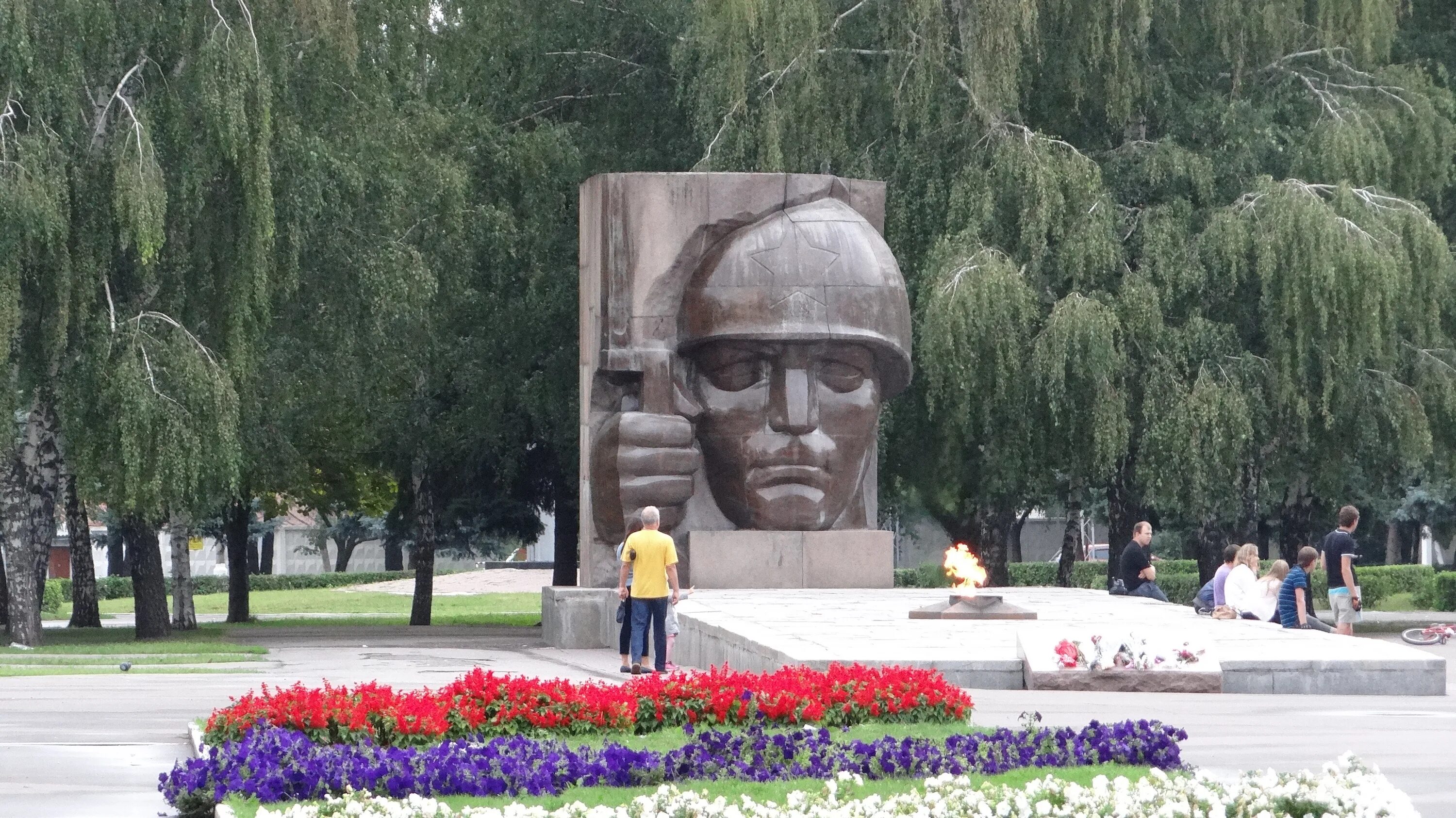 Коломенская парк победы. Коломна вечный огонь памятник. Парк победы коломна. Парк победы коломна. Аллея боевой славы в коломне.