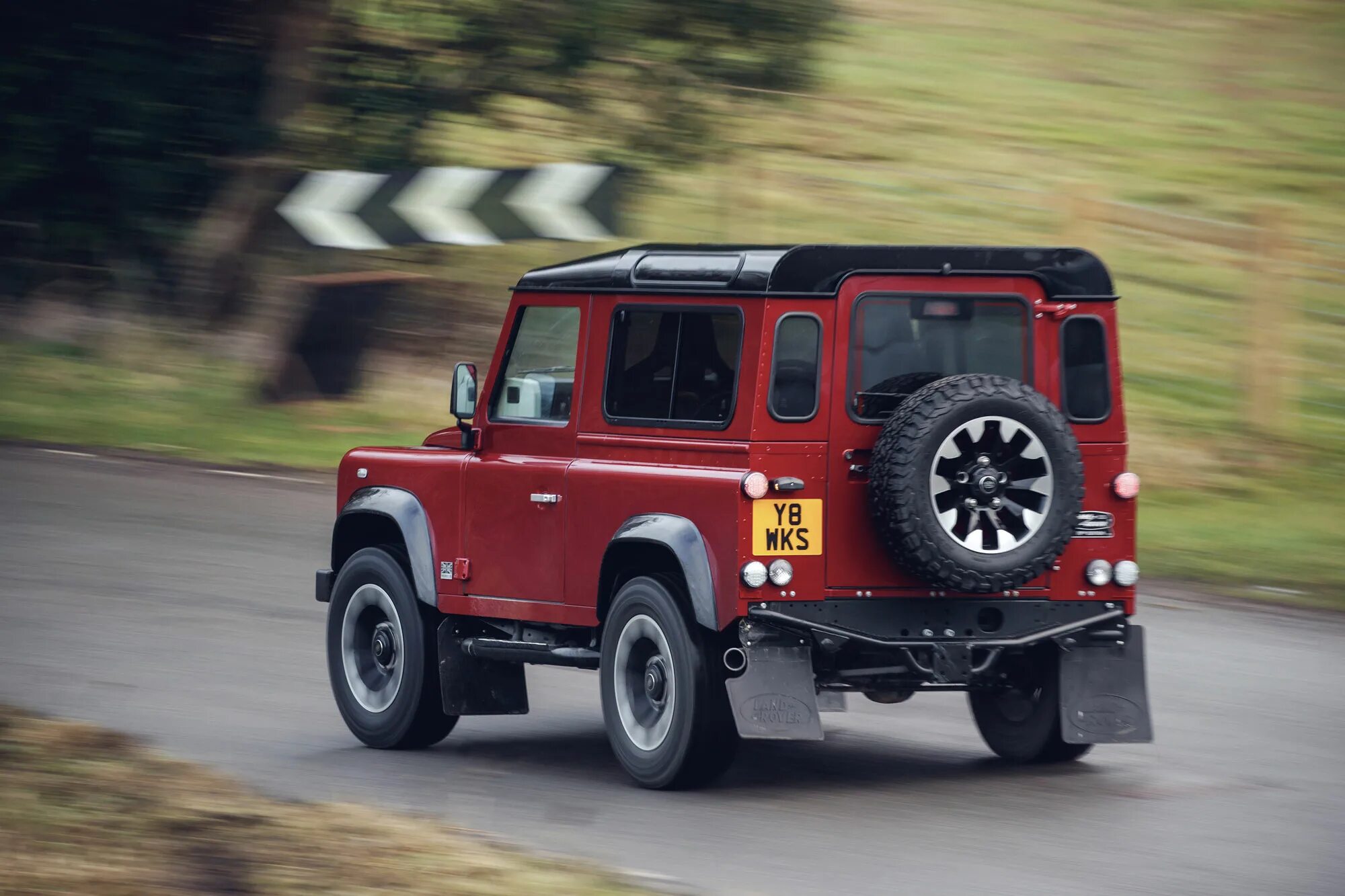 Land Rover Defender works v8. Land Rover Defender works v8 70th Edition. Ленд Ровер Дефендер красный. Ленд Ровер Дефендер 2018. Модели defender