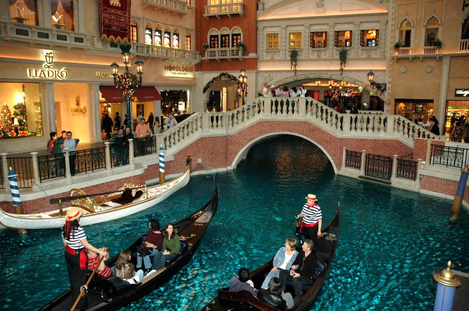 Vegas grant vegasgrandcazino. Grand canal Shoppes, Лас-Вегас, США. Отель казино Венеция Лас Вегас. Grand canal Shoppes в Лас-Вегасе. Венецианский отель (the Venetian) в Лас-Вегасе.