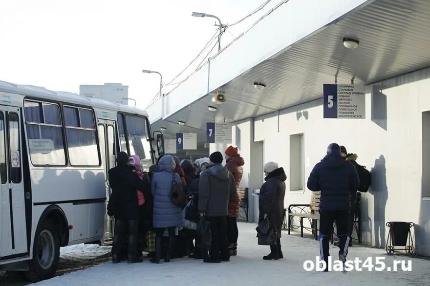 Автобус курган мишкино. Пассажирский автобус. Курганский автовокзал зимой. Автобус Ишим Тюмень. Автовокзал Ишим.