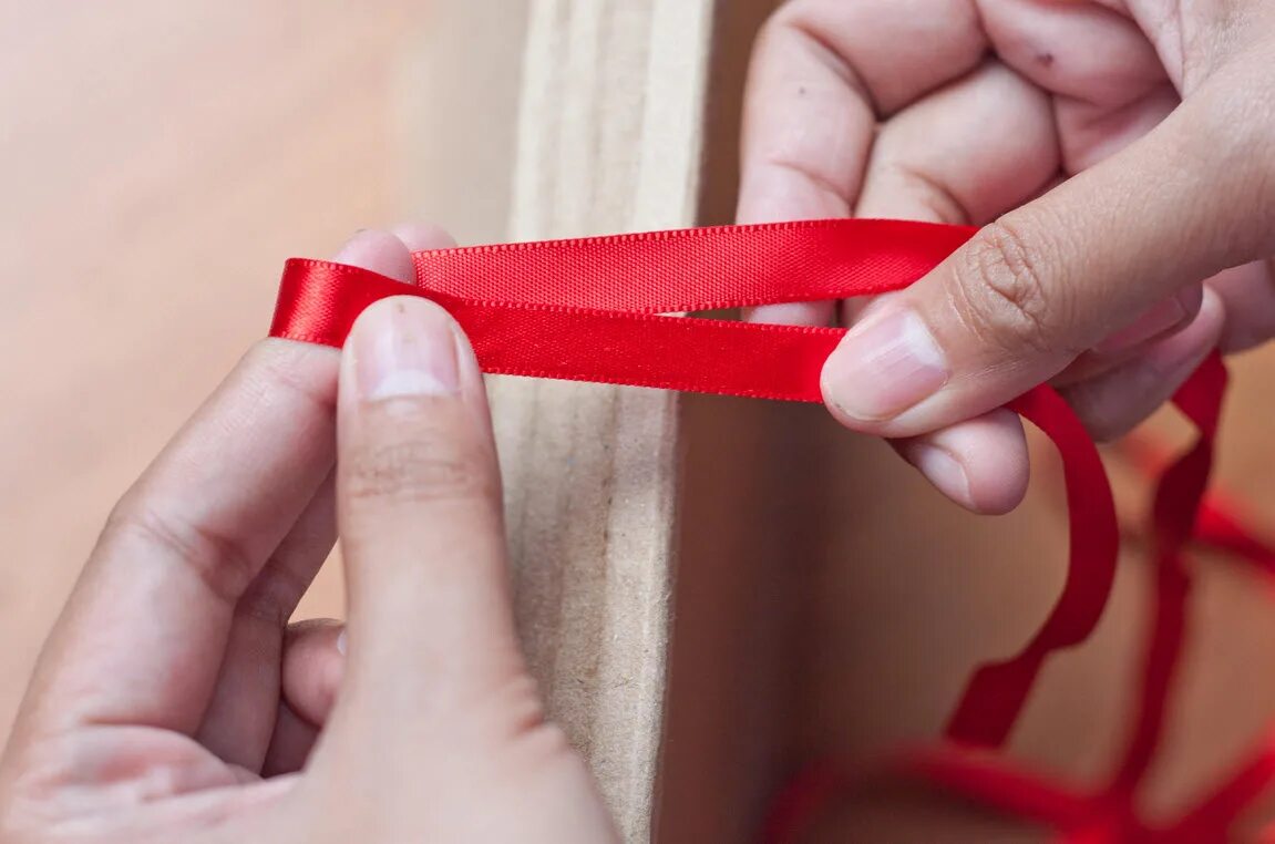 разноцветный скотч для декора. складки из ленты. тонкие ленты из бумаги. лента мебиуса из бумаги. сделай ленту 7.