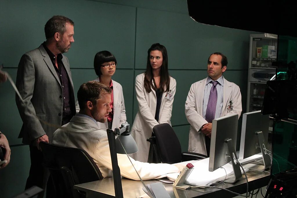 доктор хаус сериал и кади. доктор хаус описание серий 1. доктор хаус с пациентом. доктор хаус описание серий 1. доктор хаус сериал 1 сезон.