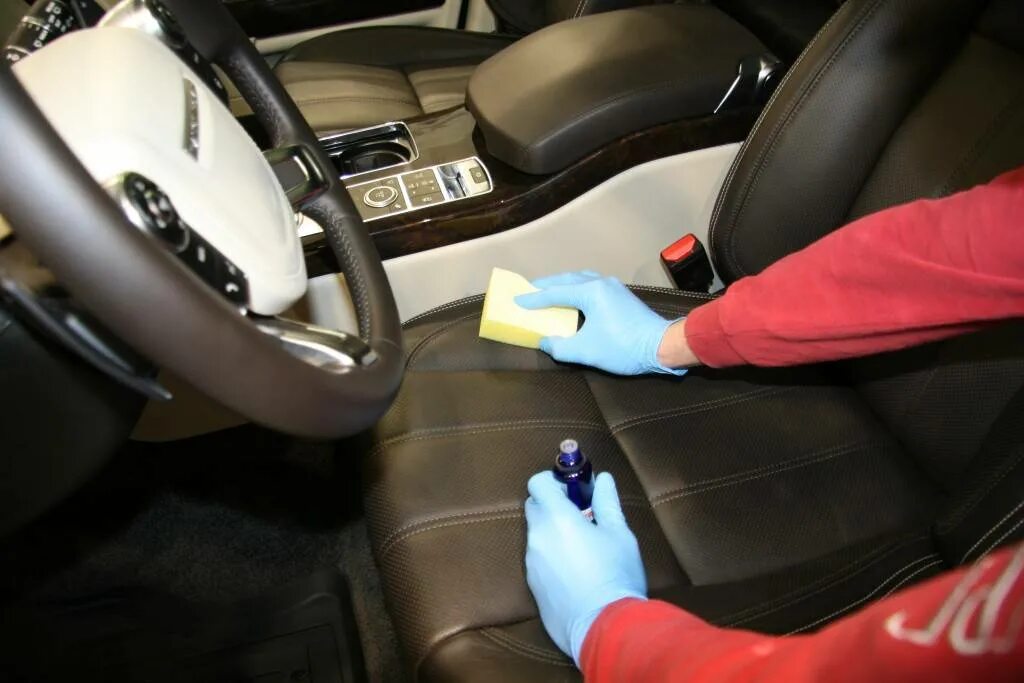 Химчистка салона авто своими руками. Химчистка сидений парогенератором. Химчистка салона лансер 10. Протёртый салон авто. Химчистка салона мазда 6.