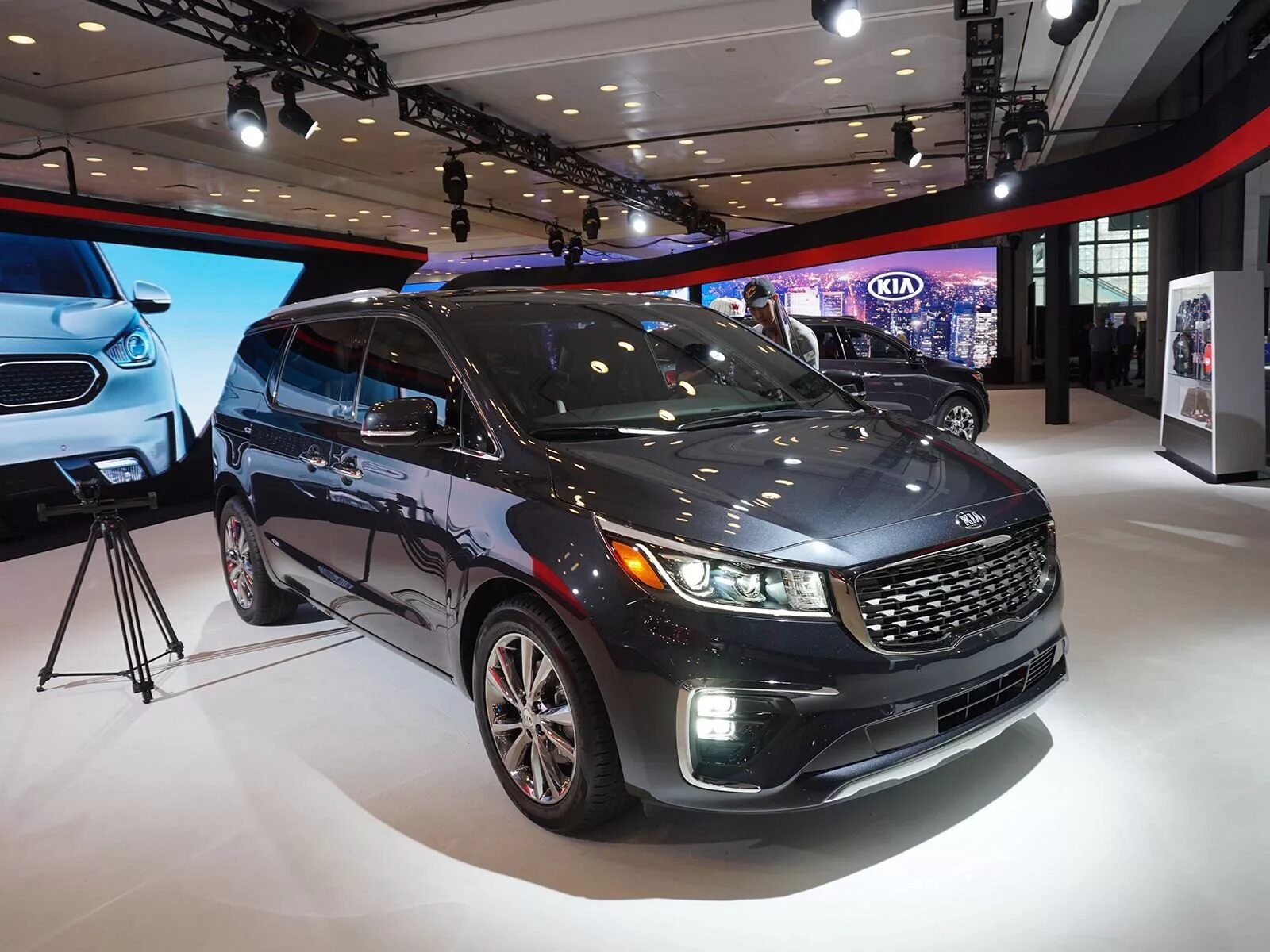 Купить новый карнивал. Kia Carnival 2019. Kia Sedona 2020. Kia Carnival 2018. Kia Carnival III 2019.