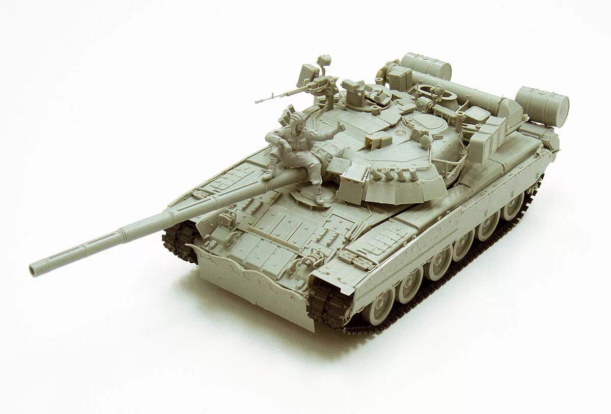 Купить танк 1 72. T-80u 1 35. Т-80уд Trumpeter. Модели звезда 1 35 т 80. Танк 1\35 т-80.