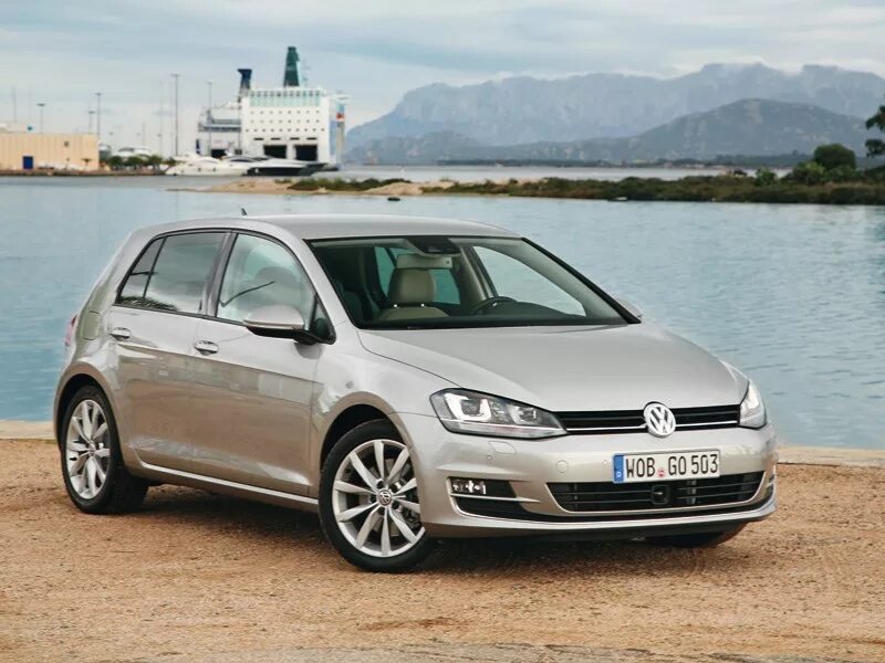 Vw golf 7. Golf 7 gti 2013. Golf gti mk7. Volkswagen golf 7 поколение. Volkswagen golf 7 универсал.