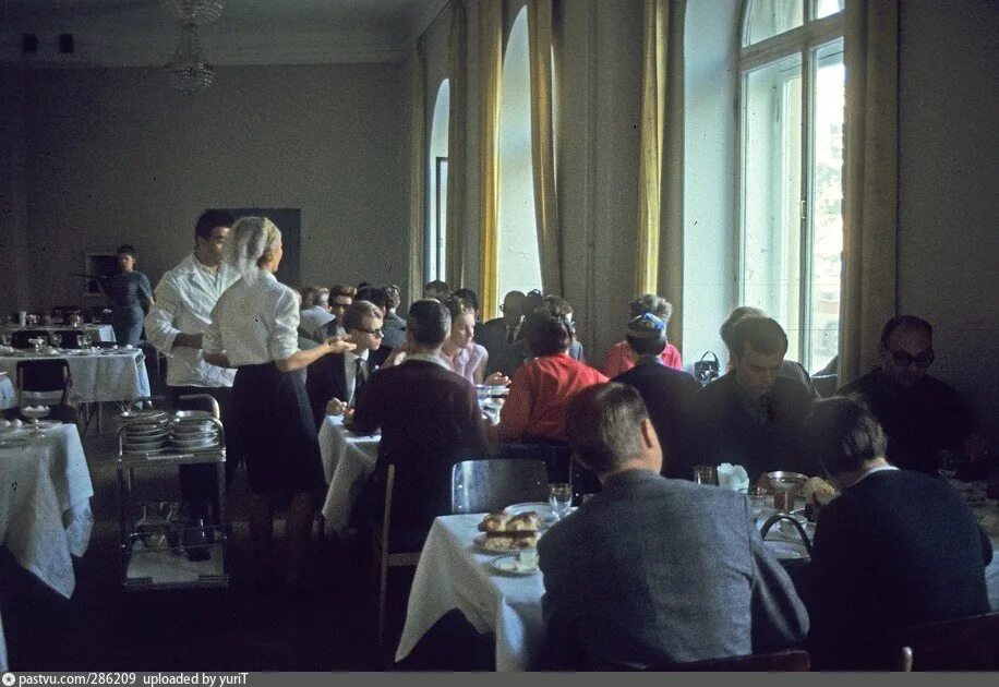 Столовая х. Рестораны в ссср в 70-80 годы. советская столовая 1960е. кафе ссср 60е. ресторан в гостинице октябрьская 70 годы ленинград.