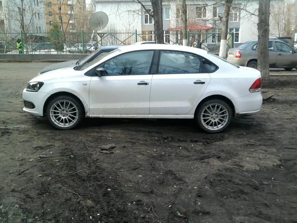 Литые диски 15 радиус поло. -50 Поло седан 16 205 50. Polo sedan +Скад r17. Колеса r16 на Фольксваген поло седан. Колеса 215 45 r16 Фольксваген поло седан.