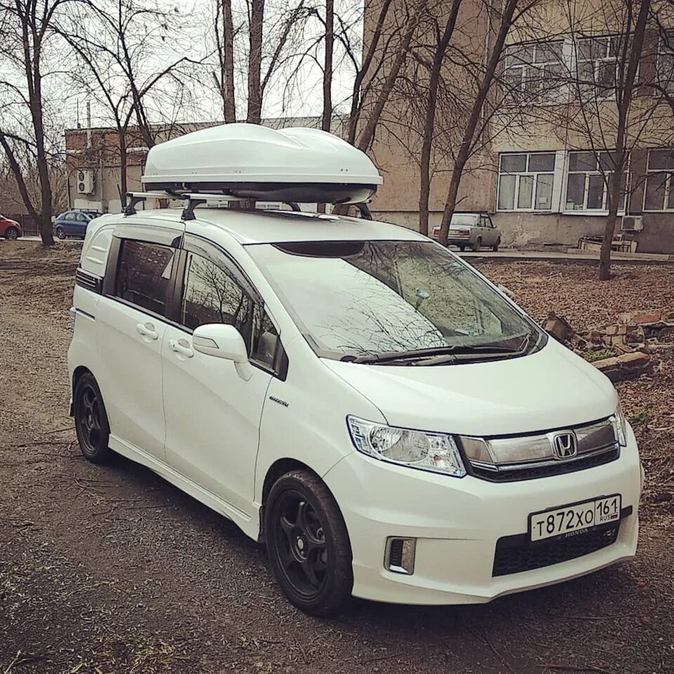 Купить фрид омск. Honda freed Spike рейлинги. Honda freed багажник. Honda freed Spike багажник на крышу. Honda freed 2 багажник на крышу.