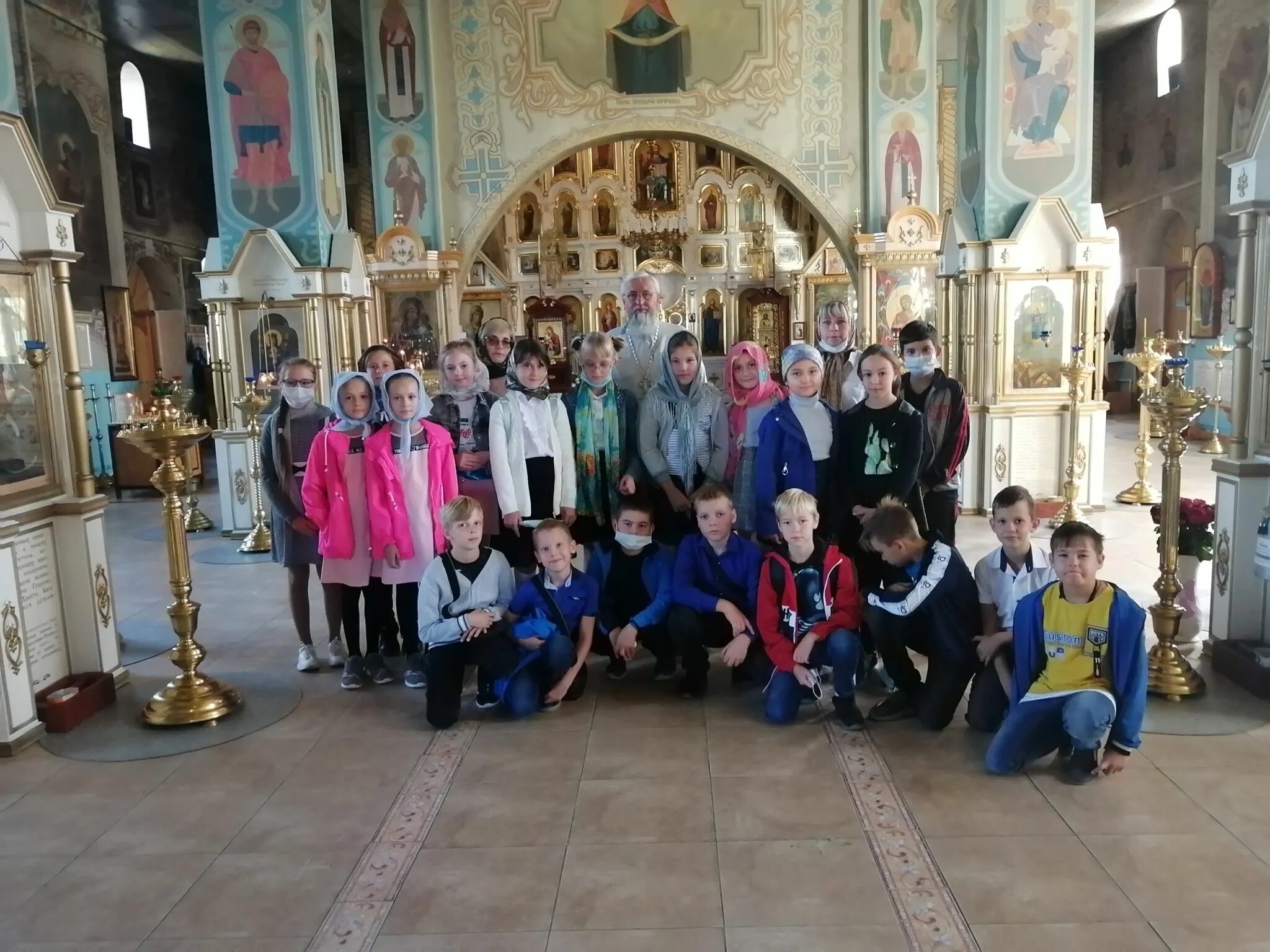 Кто работает в церкви