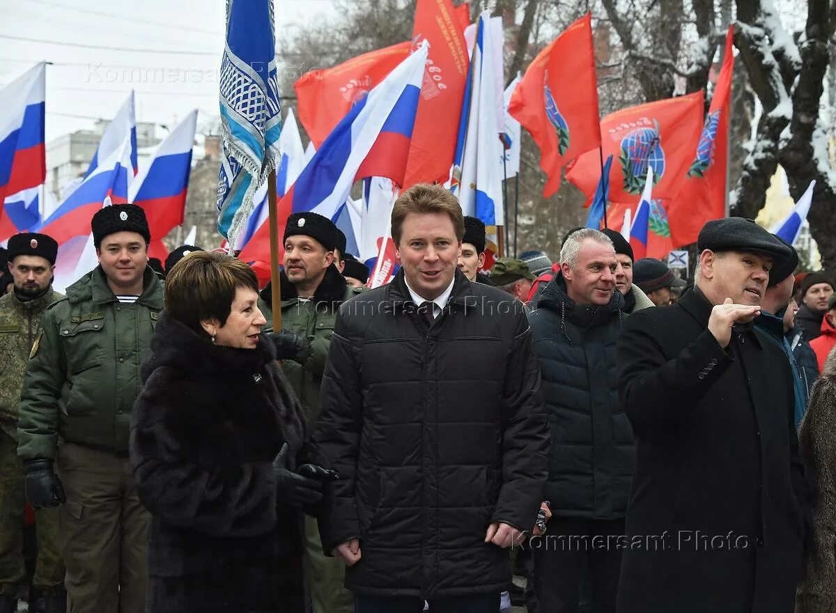 Крым и севастополь возвращаются домой. Возвращение Севастополя в Россию. Севастопольская самооборона. День возвращения Севастополя в Россию. Стройотряды шествие по Невскому.