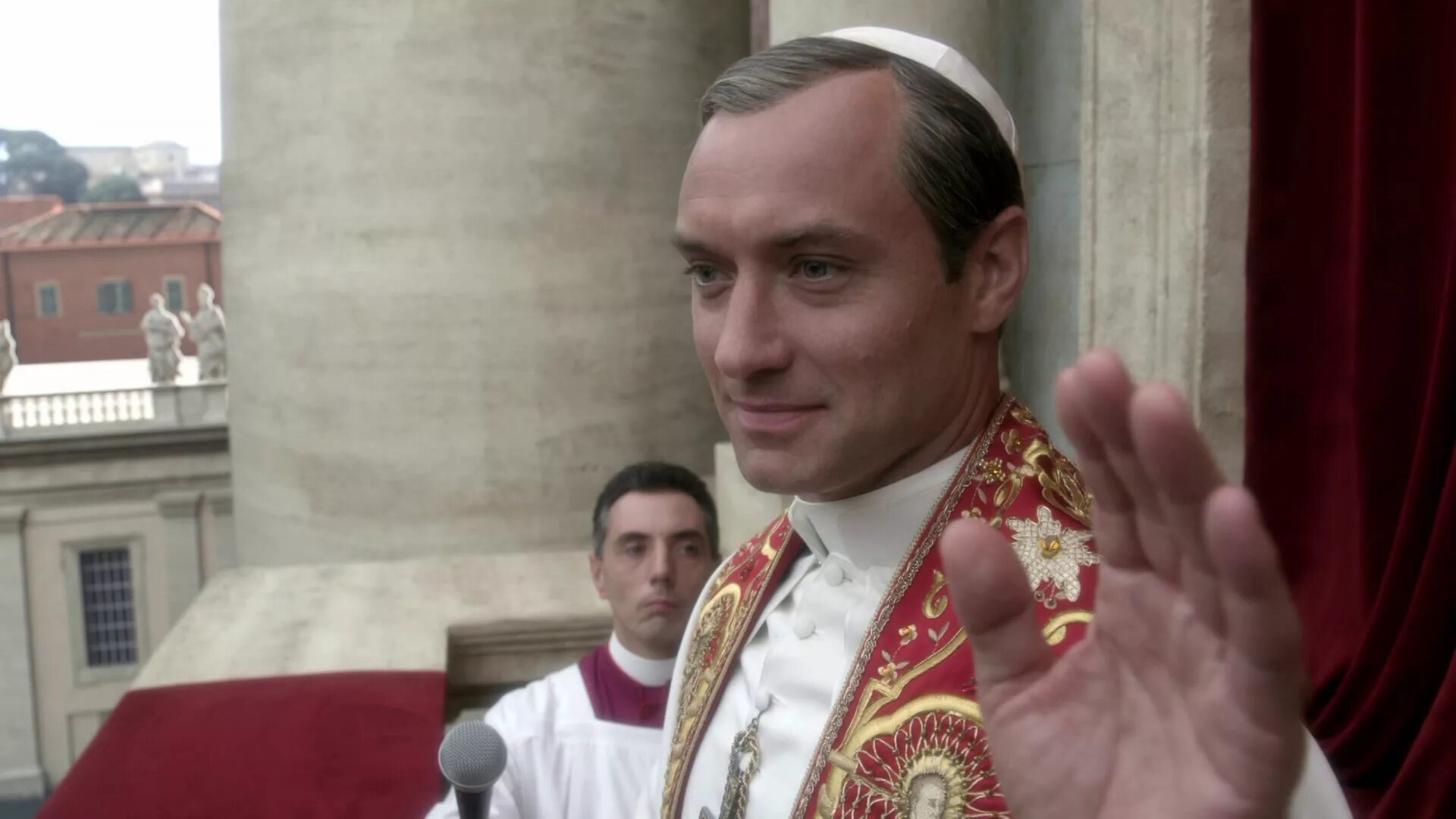 папа пий 13 молодой папа. джуд лоу папа. папа римский пий 13 джуд лоу. джуд лоу папа римский. молодой папа пий 13.