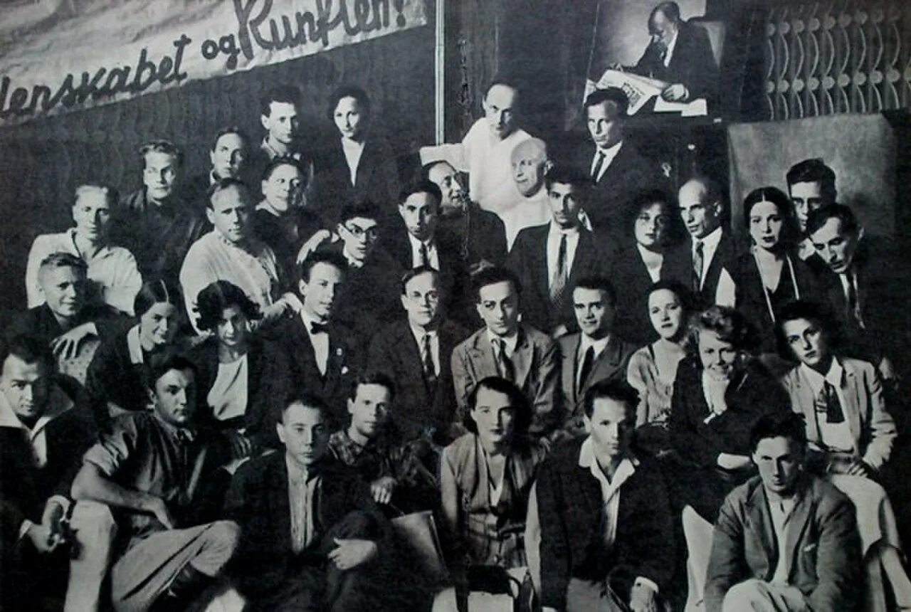 Театр имени вахтангова 20 век. Театр имени вахтангова арбат 26. Вахтангов и а студенческая драматическая студия. Театр вахтангова 1913. 3-я студия мхат москва 1921 год.