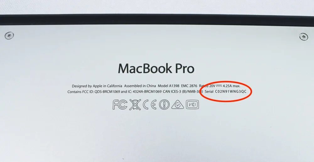 Указать имей. MACBOOK Pro серийный номер. Серийный номер на крышке макбука. MACBOOK номер модели. Серийный номер макбук c0.