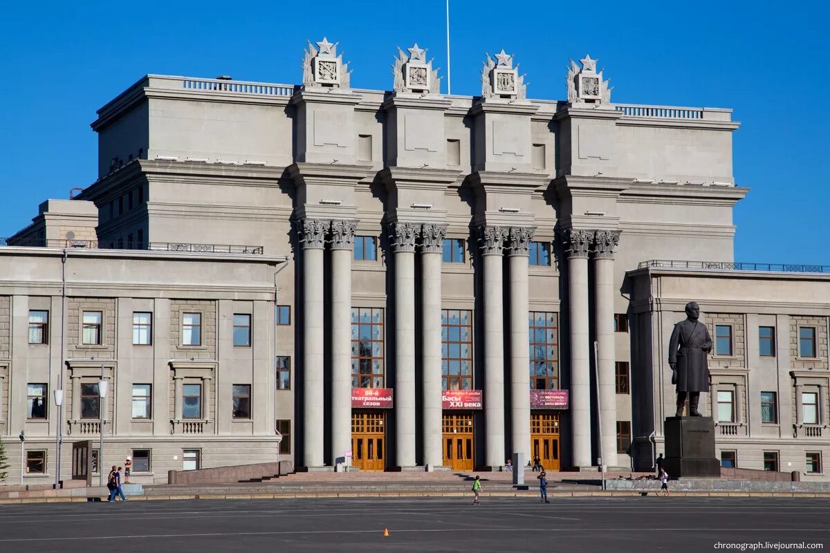 Самарский театр оперы и балета. Театр Самарская площадь Куйбышева. Театр оперы и балета Куйбышева Самара. Площадь Куйбышева театр оперы. Самарский академический театр шостаковича