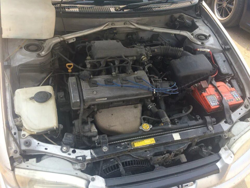 Тойота виш подкапотное пространство. Подкапотное пространство тойота премио 240. 4 подкапотка. Тойота wish подкапотное пространство. Подкапотное пространство тойота рав 4 3 поколения.