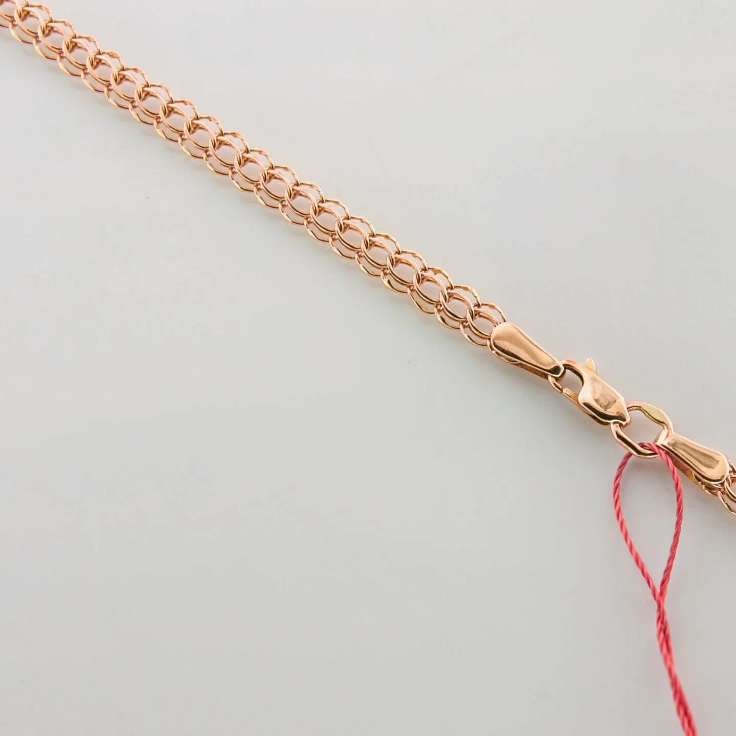 Плетение женского браслета. Браслет золотом женский. Красивые золотые браслеты. Женский золотой браслет снейк 750пробы. Браслет эстет 01б152185.