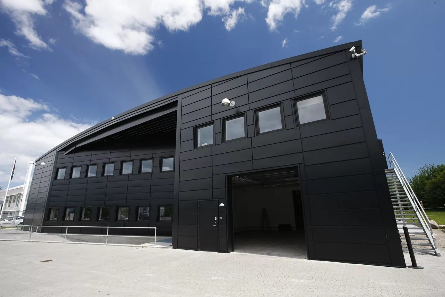 Раздевалки с душевыми план. Встроенные вспомогательные здания. 4. Вспомогательные сооружения и помещения. Вспомогательные сооружения и помещения.