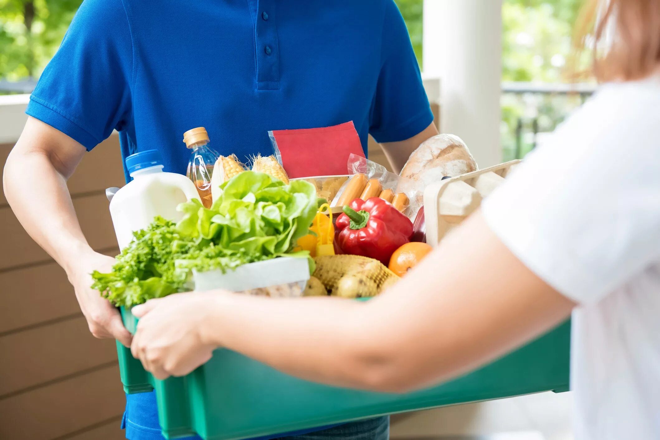 Покупки заказ продуктов. Продукты. Доставщик продуктов. Поставка продуктов питания. Доставка продуктов питания.