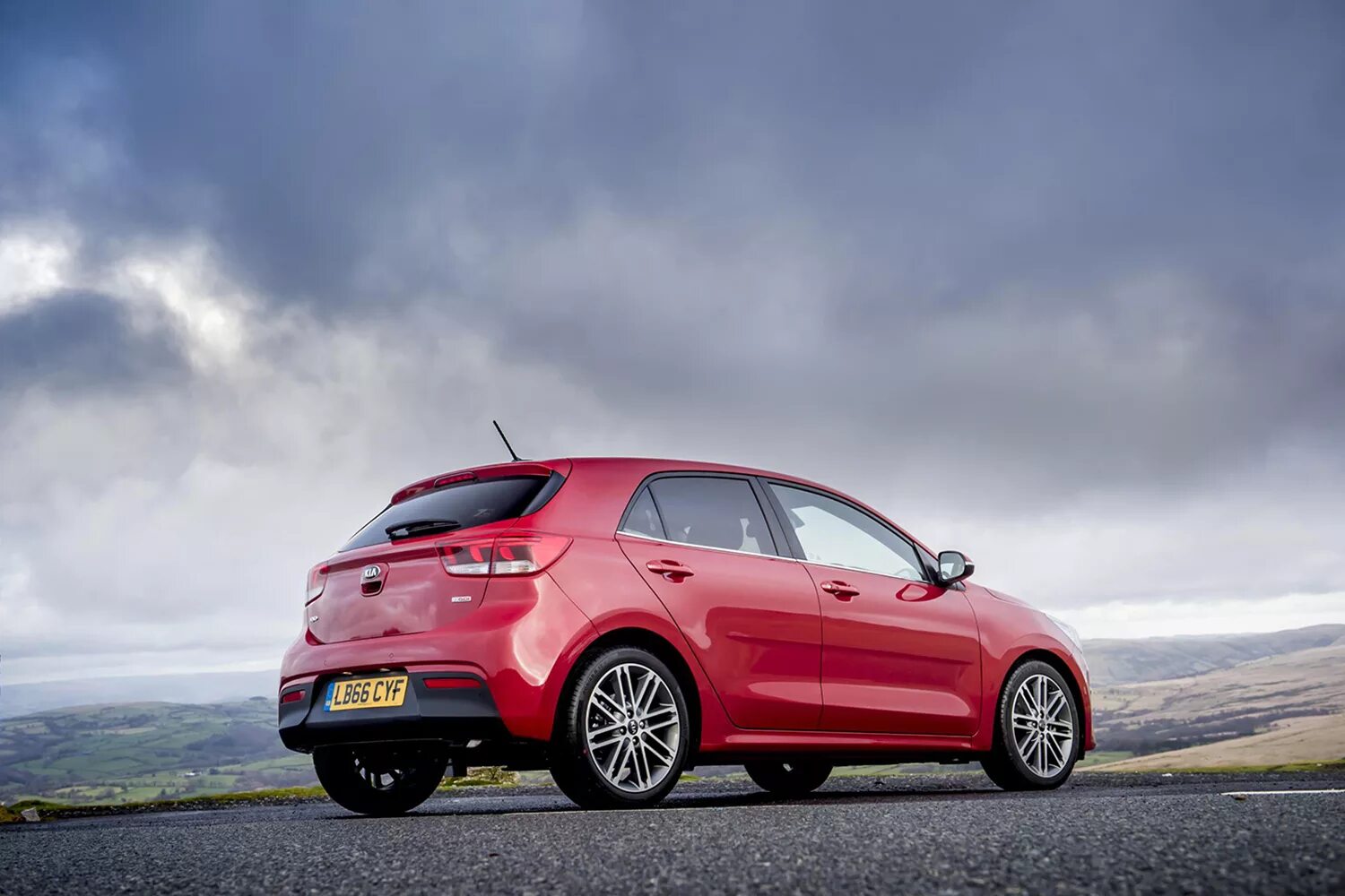 Рио 3 дата выхода 2025. Kia rio 2017. kia rio hatchback 2017. rio 2017 хэтчбек. киа рио хэтчбек 2017 года.