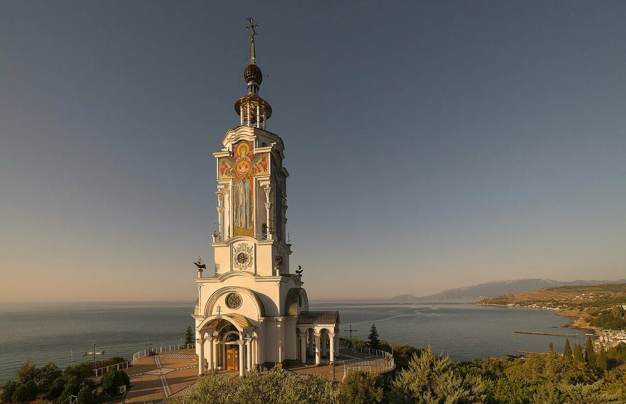 храм маяк в крыму. храм-маяк святителя николая чудотворца (село малореченское). храм-маяк николая чудотворца в малореченском. храм святителя николая в крыму малореченское. храм маяк в крыму.