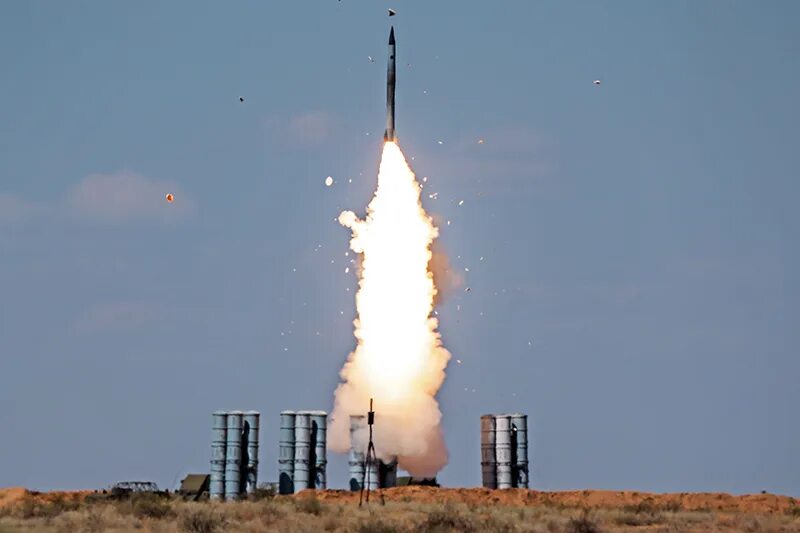 Комплекс с 300. Рсзо с 300. Зрс с-300вм «антей-2500». С 300 2 ракеты. С 300 2 ракеты.