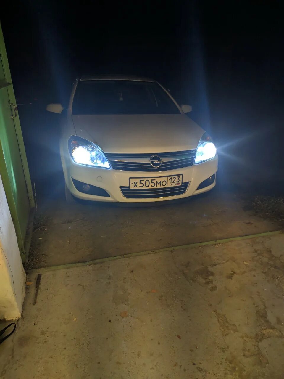 Драйв2 как повисить заряд на опель. Opel astra h лампочки ближнего света. Astra h лампочка ближнего света. Astra h лампочка ближнего света. Astra h лампочка ближнего света.