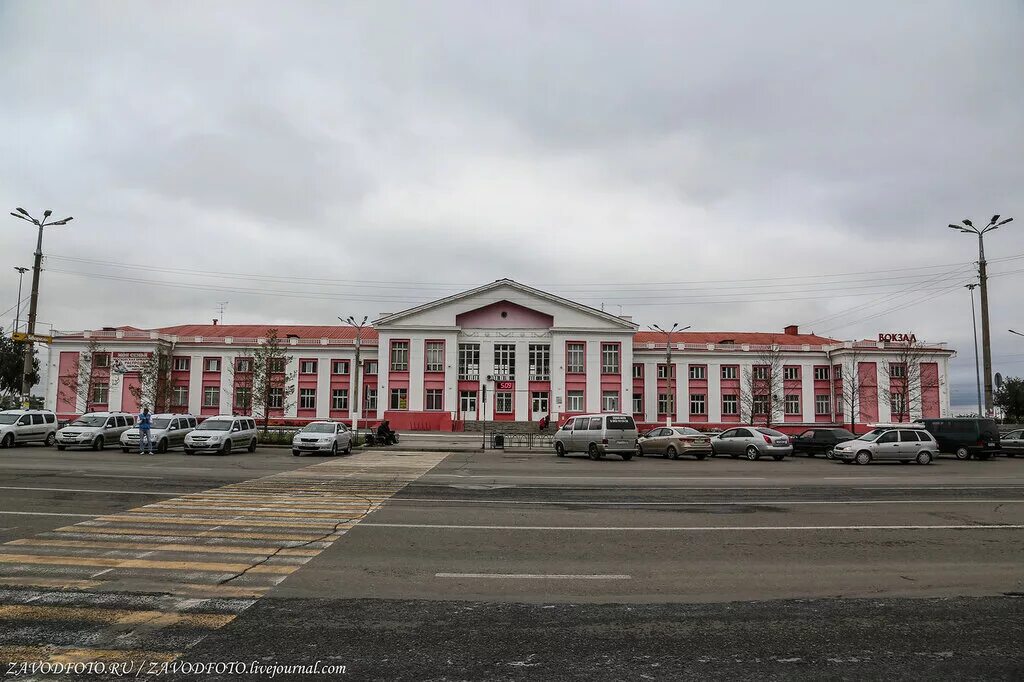 Железнодорожный вокзал магнитогорск. Жд вокзал магнитогорск. Город магнитка вокзал. Жд магнитогорск. Город магнитогорск вокзал.