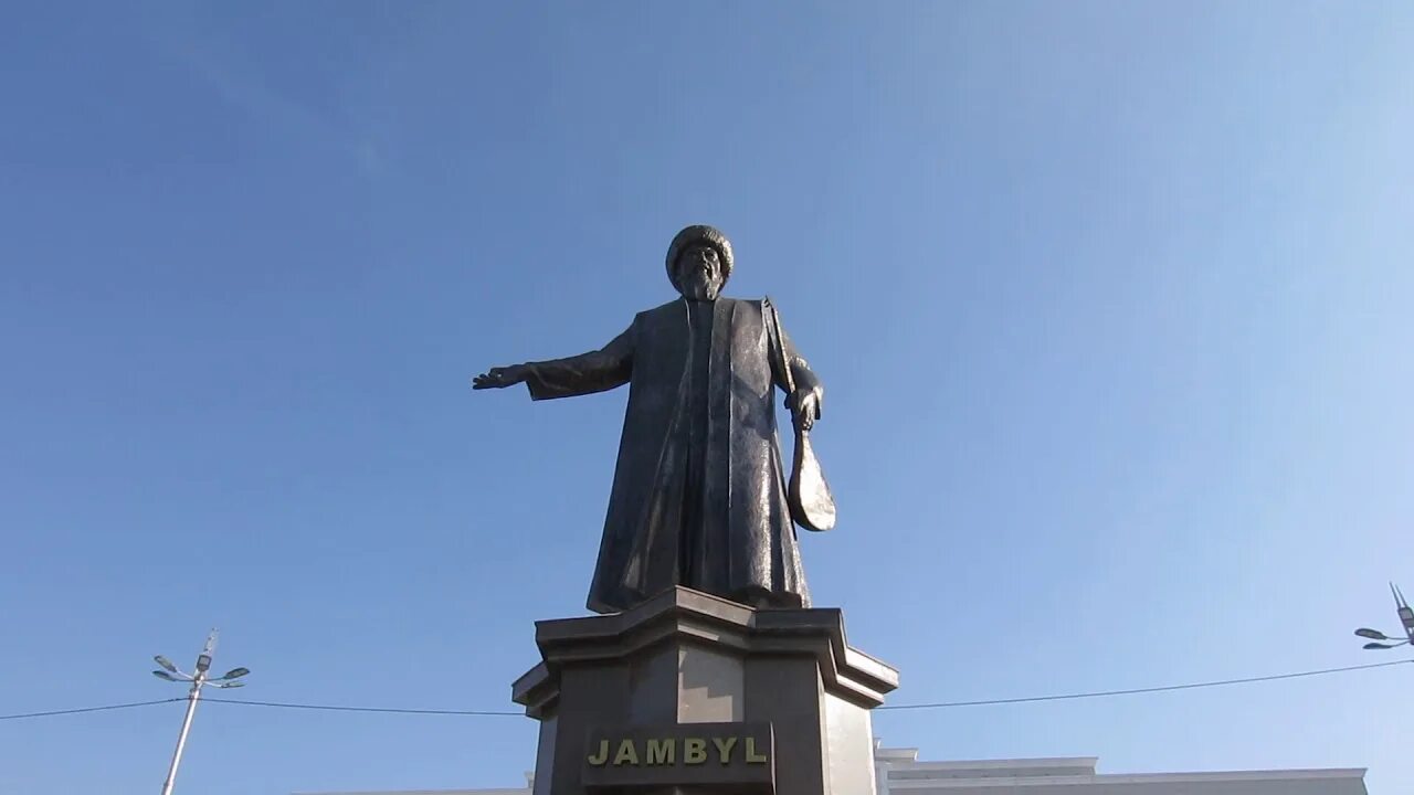 Памятник Жамбылу Жабаеву в Таразе. Джамбул Джабаев памятник. Джамбул Джабаев город Тараз. Джамбул город Википедия. Тараз джамбул