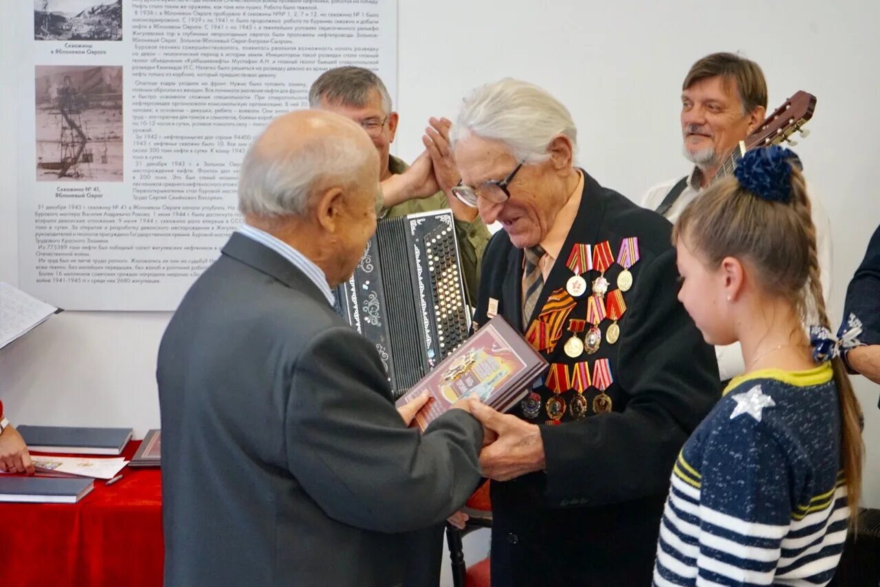 Новости жигулевска вконтакте. Памятник Александре Деревской.