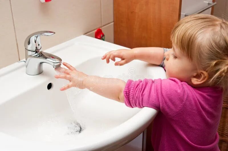 Мыть ручки. Мыло для рук. Мытье рук для детей. Ребенок моет руки перед едой. Моем ручки.