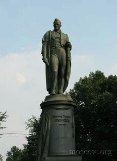 Памятник грибоедову