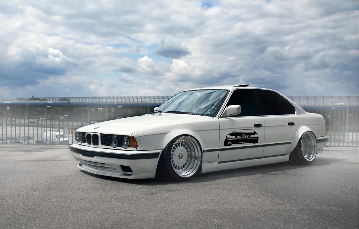 Авито купить е34. BMW e34. БМВ е34 белая. БМВ 34 белая. BMW e34 Tuning stance.