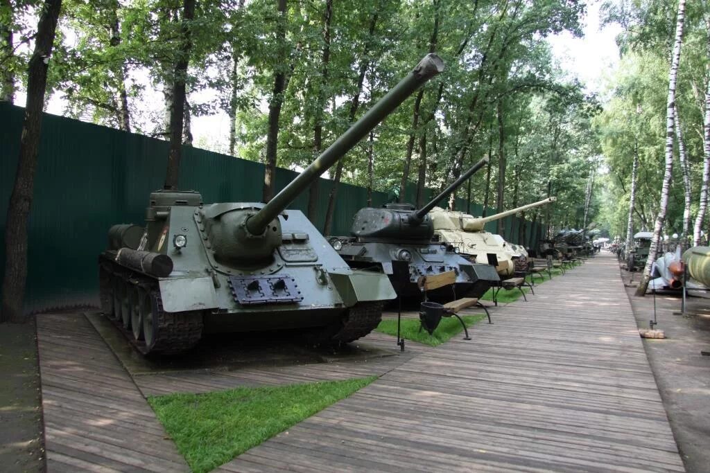 Музей военной техники отзывы. Парк Победы Москва музей военной техники. Парк Победы музей техники. Музей военной техники в парке Победы.