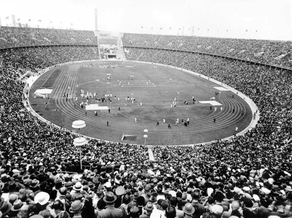 Xi олимпийские игры. Олимпийский стадион в Берлине 1936. Олимпийский стадион Германия 1936. Олимпийские игры в третьем рейхе.