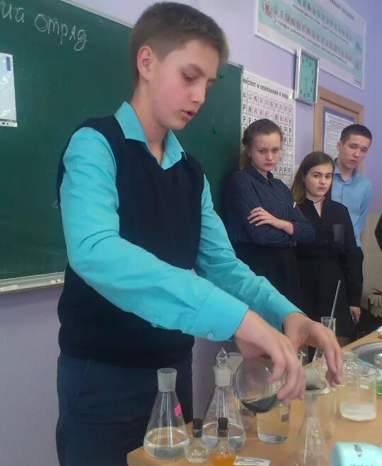 Школа 200 екатеринбург классы. Гимназия 200. Двухстах школах. Ученики школы 200. Екатеринбург мбоу сош 200.