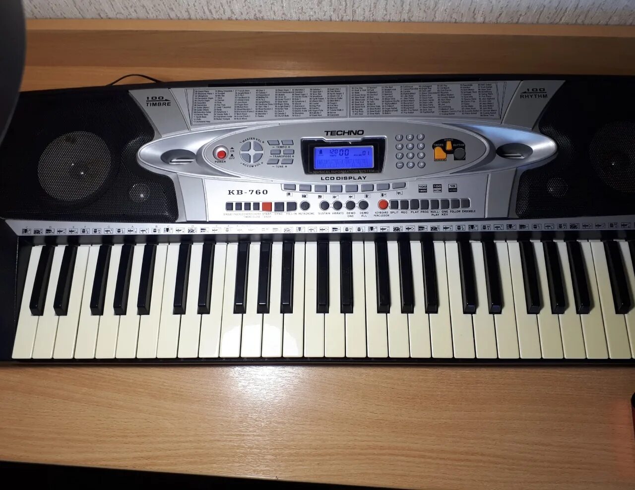 Techno kb-820. Синтезатор techno kb-930. Синтезатор bravis kb-760. Кв 760. Кв 760.