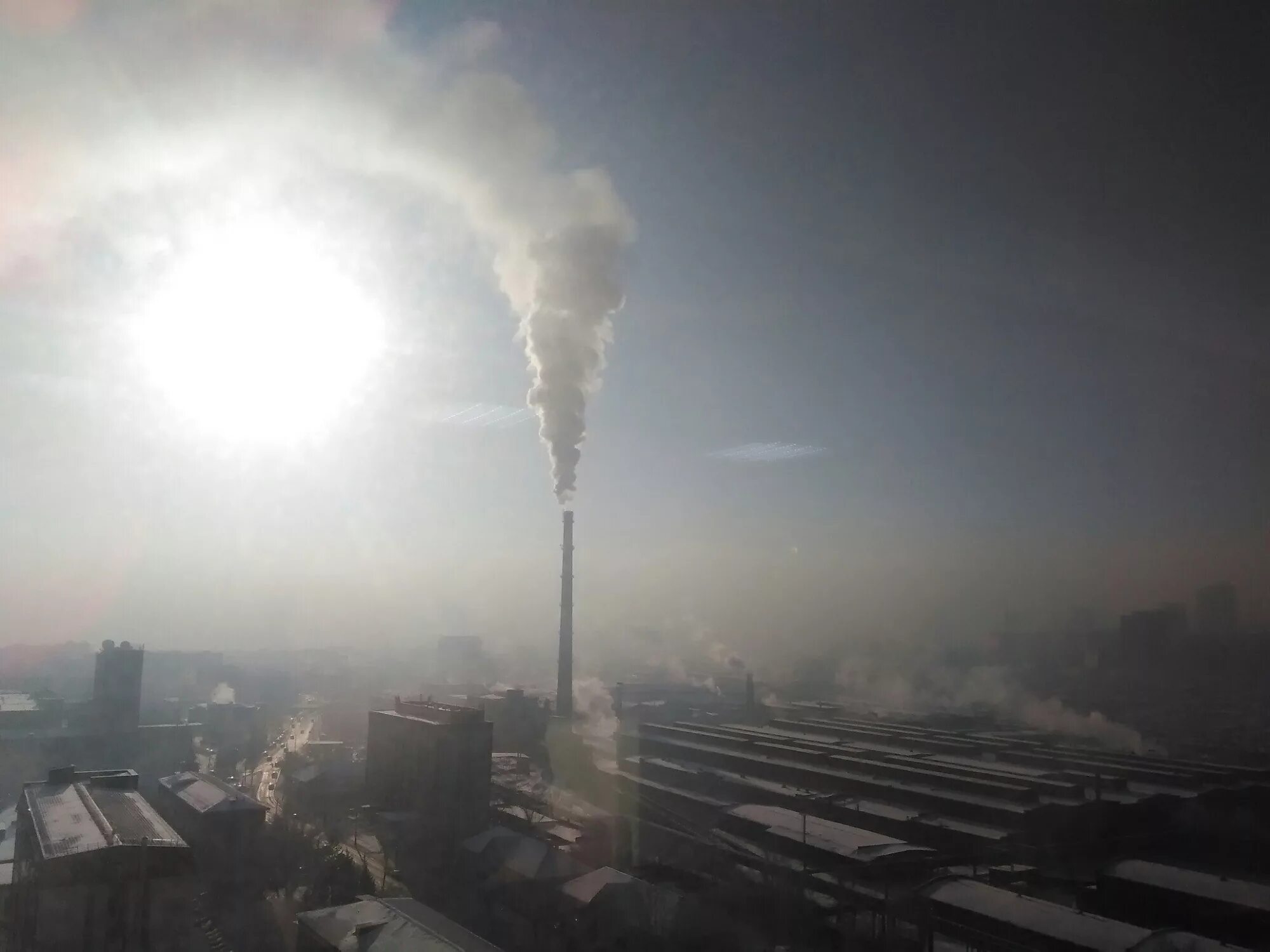 Красноярск выбросы. Загрязнённые города норильск россия. Норильск грязный город. Загрязнение воздушной атмосферы челябинск. Красноярск грязный город.