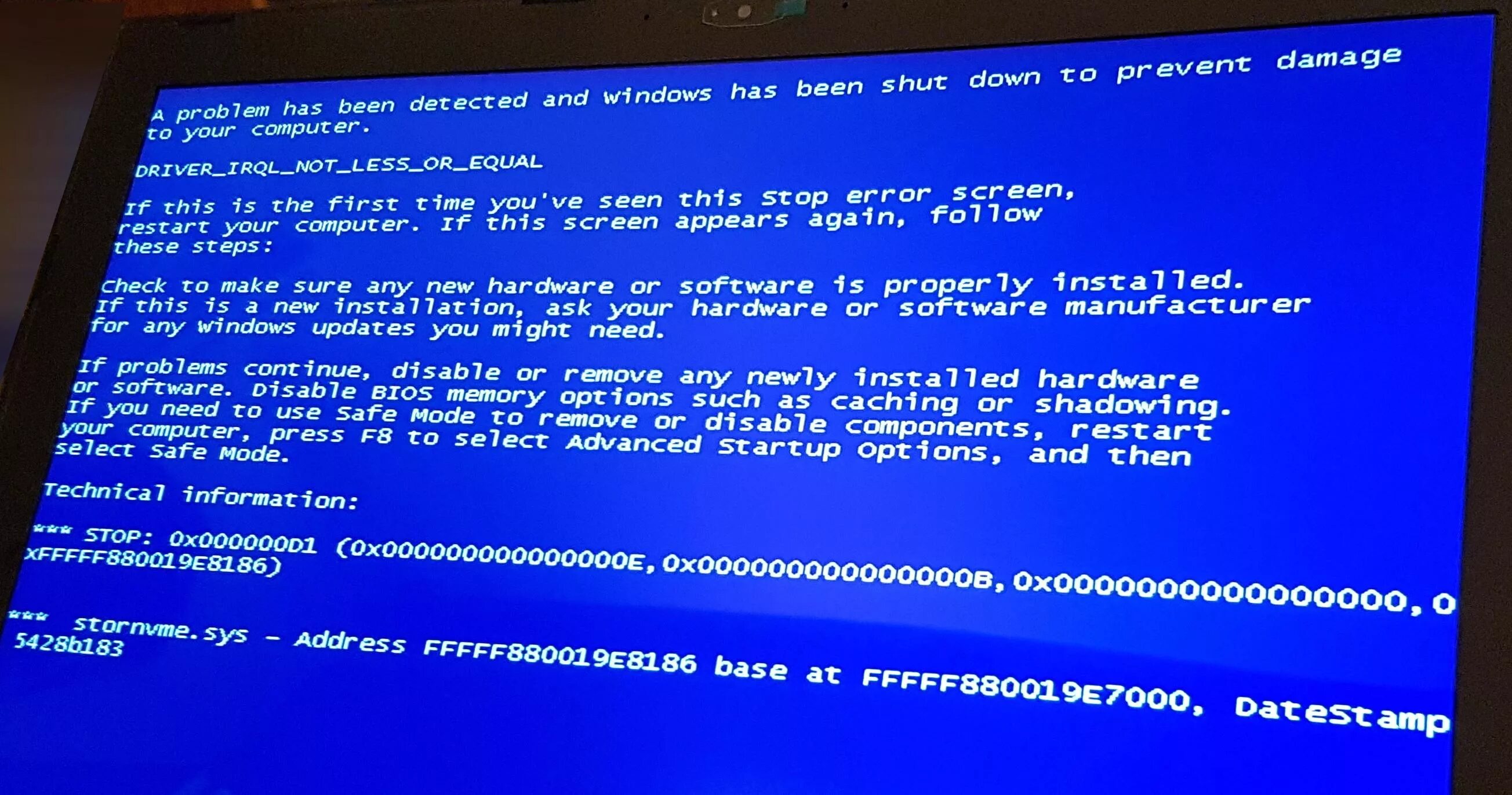 Синий экран при установки драйвера. Синий экран Windows XP. Синий экран смерти Windows 7. Синий экран Driver IRQL not less or equal Windows 10. Синий экран на ноутбуке.