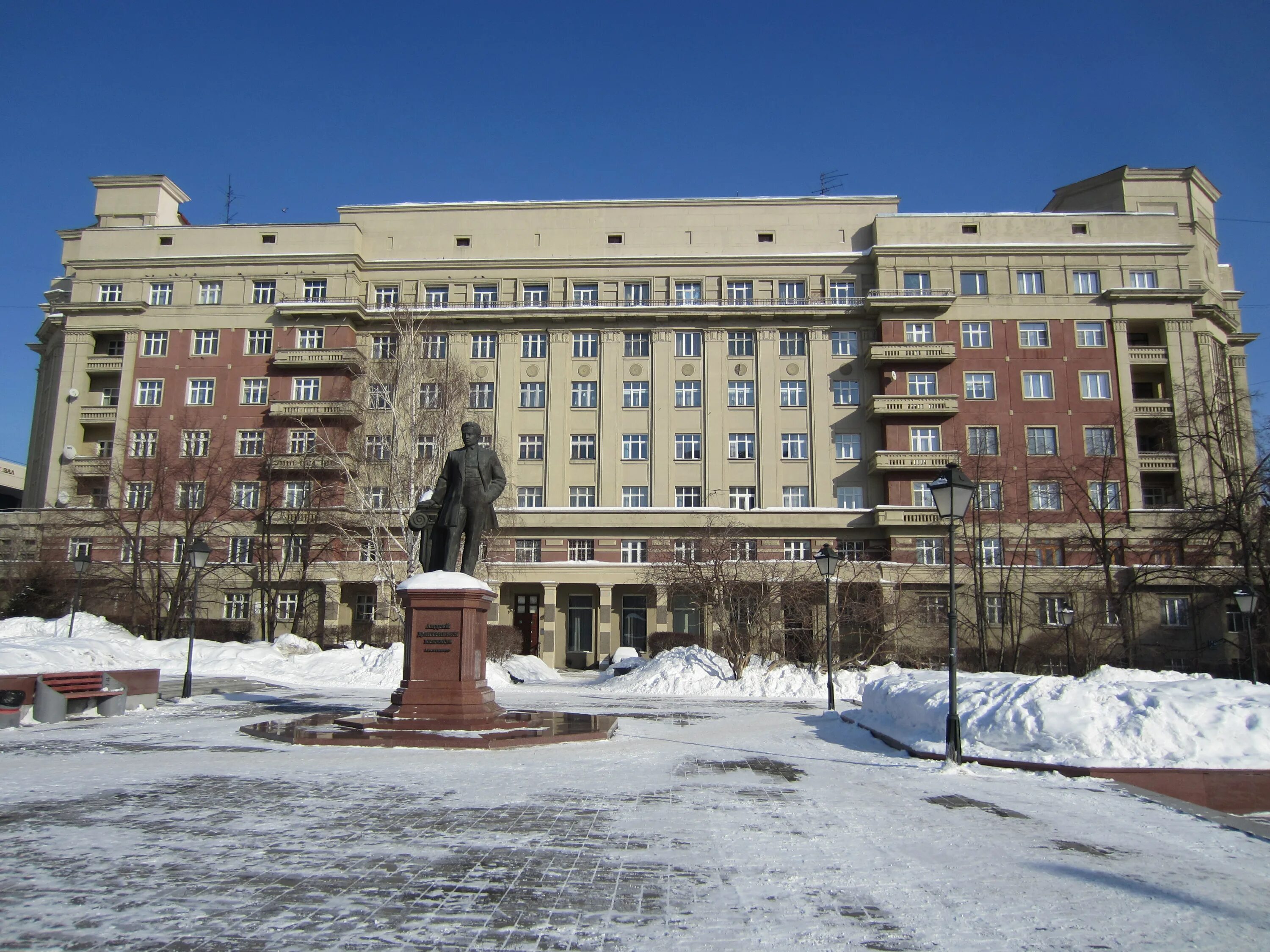 Дом новосибирск. Стоквартирный дом Новосибирск. Стоквартирный дом Крячкова Новосибирск. Стоквартирный дом . Новосибирск. А.Крячков и в.Масленников.. Стоквартирный дом (Новосибирск, 1934—1937).