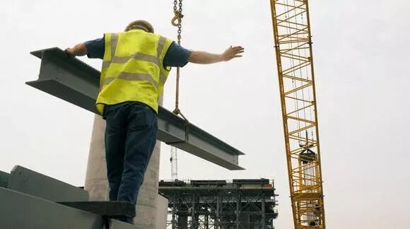 Стропы для погрузки. Логистика склад. Грузоперевозки мебели. Погрузочный кран. Погрузочные работы нарушения.