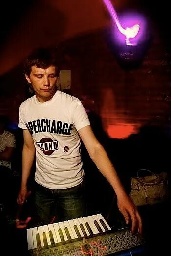 Диджей алекс. Мистер гута диджей. Dj alex ch saransk dj кучерявый. Dj alex ch saransk dj кучерявый. Dj алекс.
