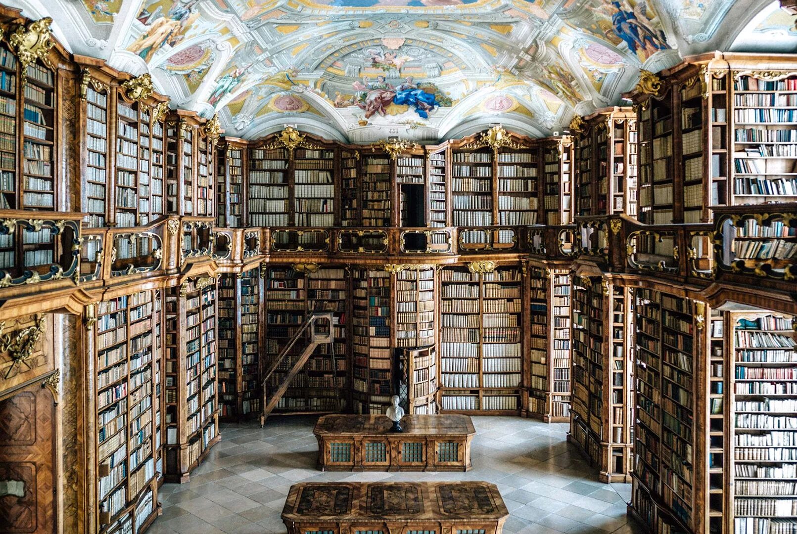 Библиотека в ней находится. Библиотека монастыря Санкт-Флориан, Австрия. Библиотеке монастыря св. Флориана в Австрии. Библиотека аббатства Адмонт, Австрия. Библиотека аббатства Святого Галла снаружи.