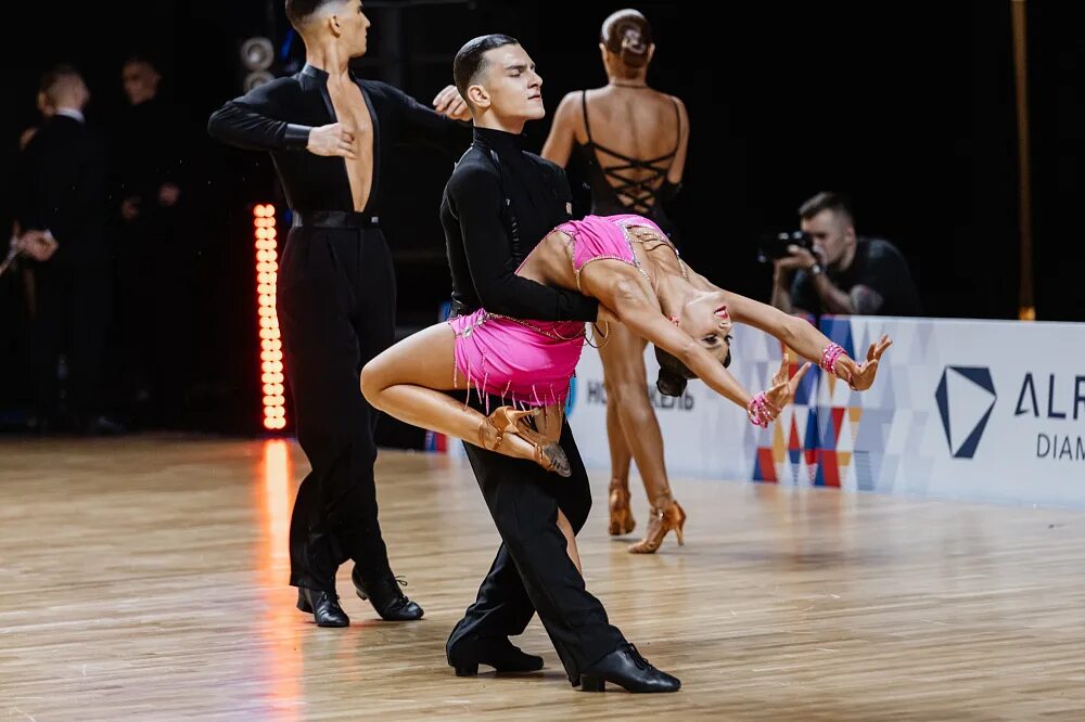Бально спортивные танцы лагуна казань. Фтср начинающие. Спортивные танцы россия. Глухов алексей бальные танцы. Спортивные бальные танцы.