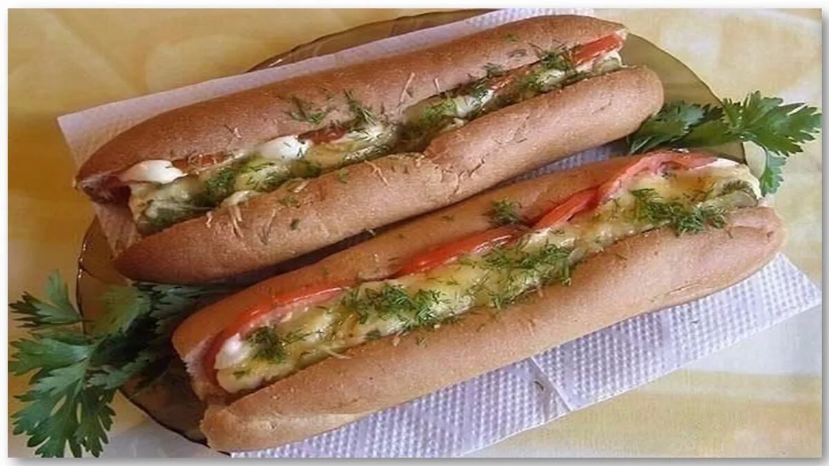 Корнлоги. Вкусные хотдоги в домашних. Сосиска в багете. Домашний хот дог в булке. Сэндвич с сосиской.