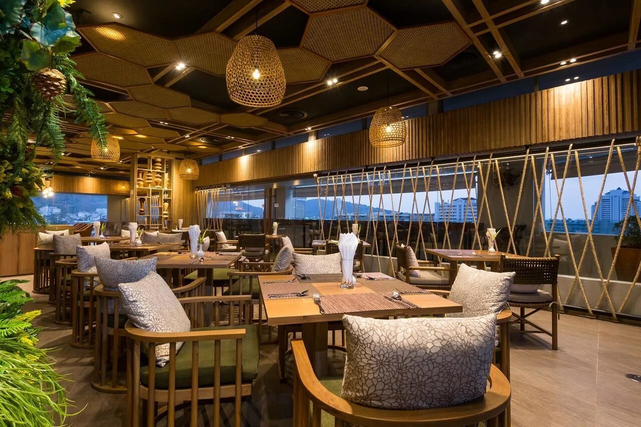 Hub hotel. Отель Oakwood Hotel JOURNEYHUB Phuket. Journey Hub Hotel Phuket 3. Oakwood Hotel Journey Hub Phuket 4. О.Пхукет. Пляж Патонг / Phuket. Patong Beach Oakwood Hotel JOURNEYHUB 3.