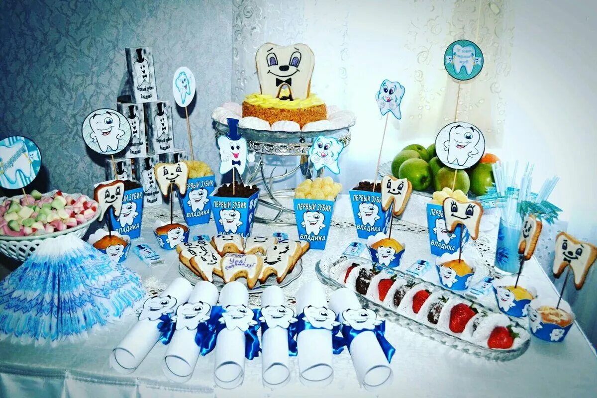 Фуршет на первый зубик. Торт намараздник первого зубика. Зубок праздник. Первый зубик украшение стола. Праздник первого зубика.